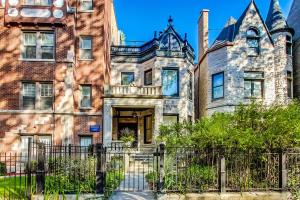 Luxurious Lincoln Park Home with Gourmet Kitchen