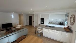 Appartements French Riviera Escape - Theoule Hyper Centre - 2 Terrasses - Parking : photos des chambres