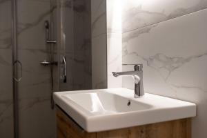 Zafiro Apartment 21-29