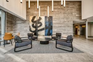 Modern & Fully Equipped Apt Next to Metro