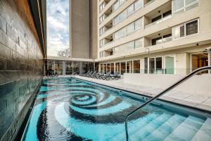 Modern & Fully Equipped Apt Next to Metro