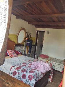 CASA DE RETALHOS Boutique Albergue, casaril histórico, com 5 suítes individuais e cozinha coletiva, no coração da vila de Igatu-Ba, que preserva fortes traços culturais da época do garimpo, venha viver uma experiência única!