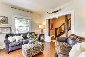 Walk to Downtown Historic Guthrie Home on Mansur