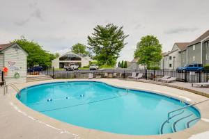 Smokies Condo 3 Mi to Natl Park and Hot Tub Access