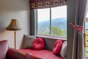 Smokies Condo 3 Mi to Natl Park and Hot Tub Access