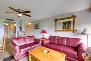 Smokies Condo 3 Mi to Natl Park and Hot Tub Access