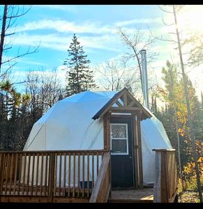 Glamping with the Stars, Aquarius