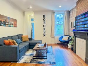 Large Home - Great Location - 15 Minutes to NYC - Sleeps 6 comfortably