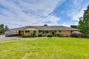 Family-Friendly Yakima Escape with Yard and Pool!