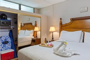 Kihei Akahi C414- Partial ocean view Kihei condo, walk to beach