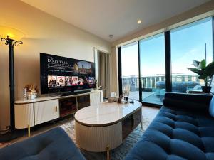 Monlando 3 queens private spa pool gym sauna and parking Sleeps 6