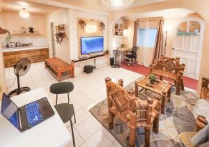 Beachfront Room2 beside El Union, 200mbps, Netflix