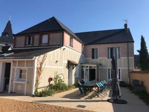 Maisons de vacances Gite familial avec jardin clos, a Saint-Georges-sur-Eure, 7 chambres pour 14 pers, proche Chartres - FR-1-581-84 : photos des chambres