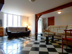 Maisons de vacances Gite familial avec jardin clos, a Saint-Georges-sur-Eure, 7 chambres pour 14 pers, proche Chartres - FR-1-581-84 : photos des chambres