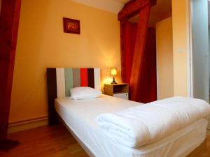 Maisons de vacances Gite familial avec jardin clos, a Saint-Georges-sur-Eure, 7 chambres pour 14 pers, proche Chartres - FR-1-581-84 : photos des chambres