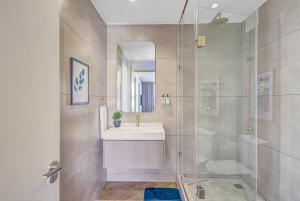 One Rosebank- 2 bedroom PentHaus on sixth