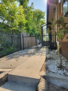 HomeSmart: Cozy Charm Meets High-Tech in Prime Area