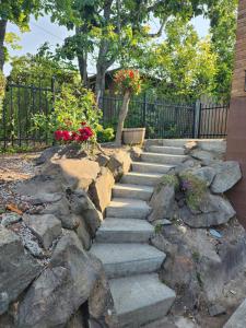 HomeSmart: Cozy Charm Meets High-Tech in Prime Area