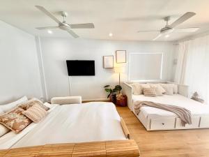 Maroochydore Beach Retreat - Pool, BBQ, Relax