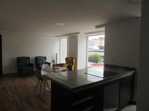 Beautiful suite, north center