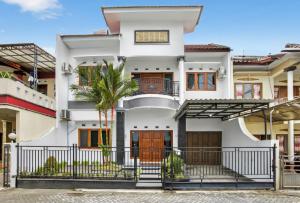 Shafira House - Modern House 3BR near Yogyakarta culinary spots - 4hvězdičkové hotely ve městě Ngaglik