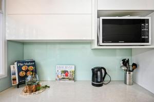 Cosy, Charming, Central Caloundra Getaway