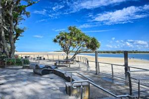 Cosy, Charming, Central Caloundra Getaway