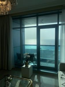 Corniche Residence Beach view Pool access Stunning View