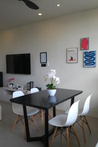 Villa Essenza - Luxury 2BR with Private Pool in Berawa Canggu