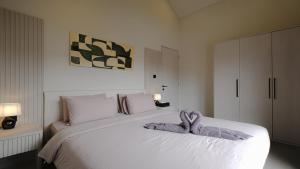 Villa Essenza - Luxury 2BR with Private Pool in Berawa Canggu