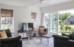 Beautiful Home In Hoge Hexel With Wifi