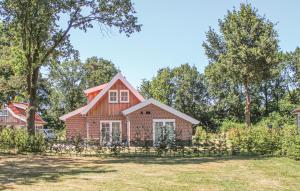 Beautiful Home In Hoge Hexel With Wifi