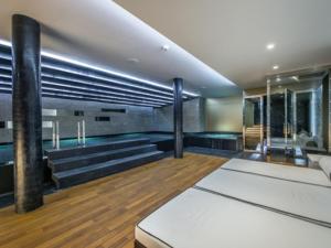 Chalet de luxe avec Spa et Salle de Cinéma à Courchevel 1850 - FR-1-564-154