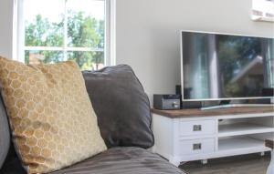 Beautiful Home In Hoge Hexel With Wifi