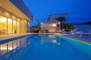 愛犬と泊まれるvilla,温水プール,サウナ,BBQ,ドッグラン,海まで徒歩5分,千葉 一宮---THE NALU ---