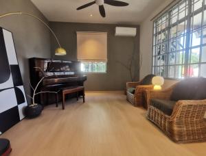 Ryuis Quiet Bungalow - Room Only