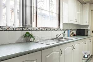 KozyGuru | Cabramatta | Spacious 3BR Townhouse