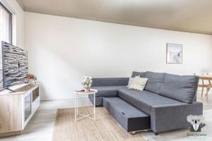 KozyGuru | Cabramatta | Spacious 3BR Townhouse