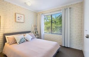 Steps to Sand, Surf & the Bowlo