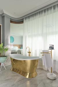 Mayfair Place