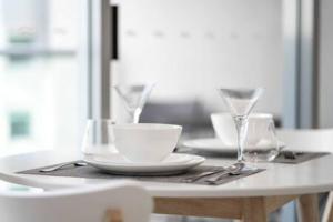 City Chic Living 1B1B Apt Shared Pool BBQ GYM C31