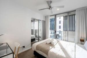 City Chic Living 1B1B Apt Shared Pool BBQ GYM C31