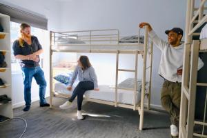 Pint On Punt Backpackers