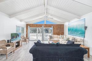 5Br Coastal Retreat W Ocean Views - Steps From Beach By Beachview Rentals