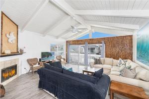5Br Coastal Retreat W Ocean Views - Steps From Beach By Beachview Rentals