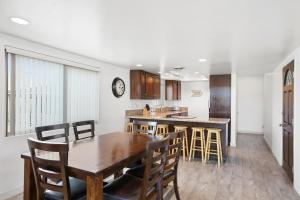 5Br Coastal Retreat W Ocean Views - Steps From Beach By Beachview Rentals