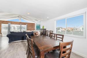 5Br Coastal Retreat W Ocean Views - Steps From Beach By Beachview Rentals