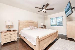 Spacious 4Br Retreat W Rooftop Deck One Block From Beach By Beachview Rentals