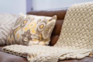 Free Parking - Beautyrest Beds - Heated Bath Floor