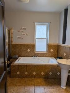 2bd 2ba home w office near Obama Library & museums